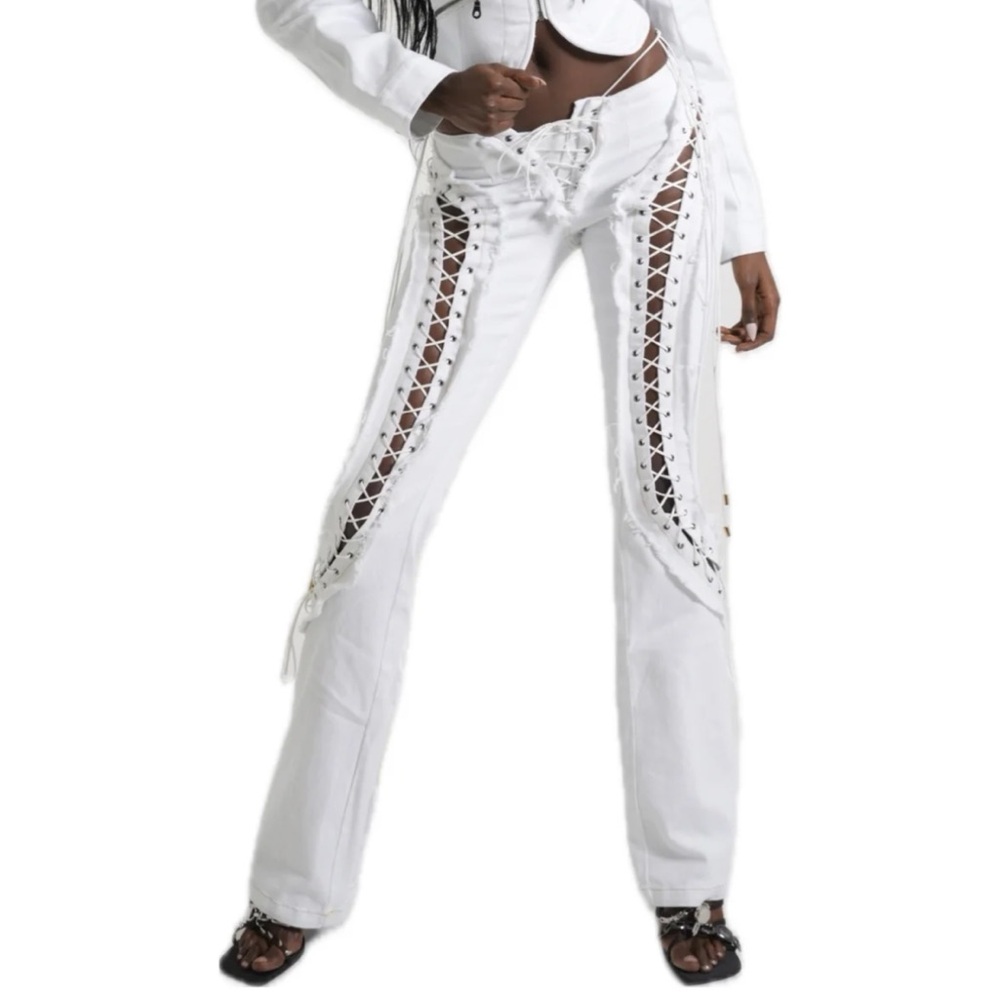Low riser white denim matte brand. New never worn.

SOLD****